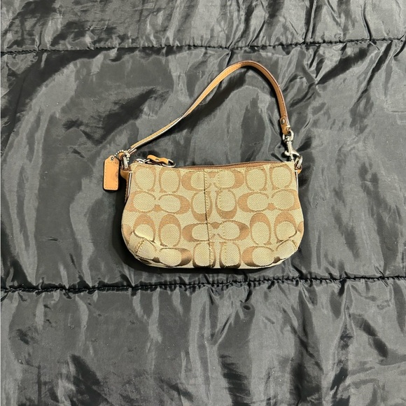 Classic Coach Wristlet / Wallet / Pouch great shape for the age​ - Picture 4 of 4